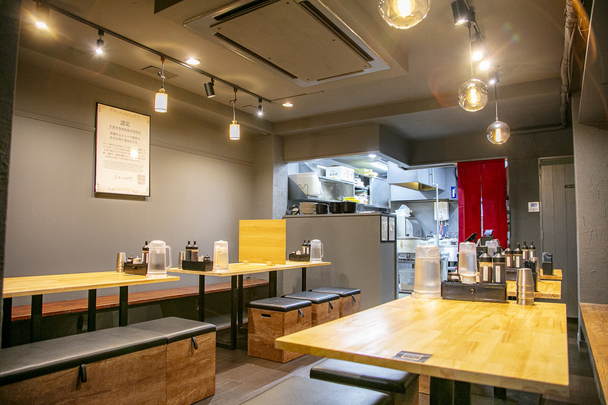 合法ユッケかたまりの店内